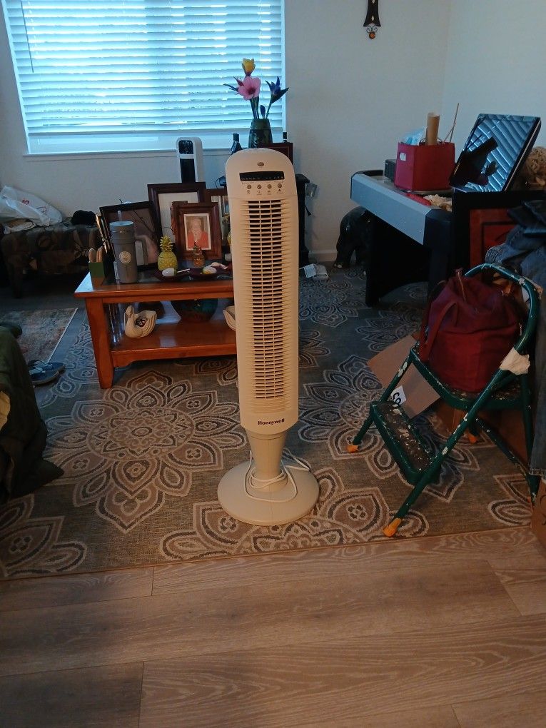 Honeywell Rotating Tower Fan