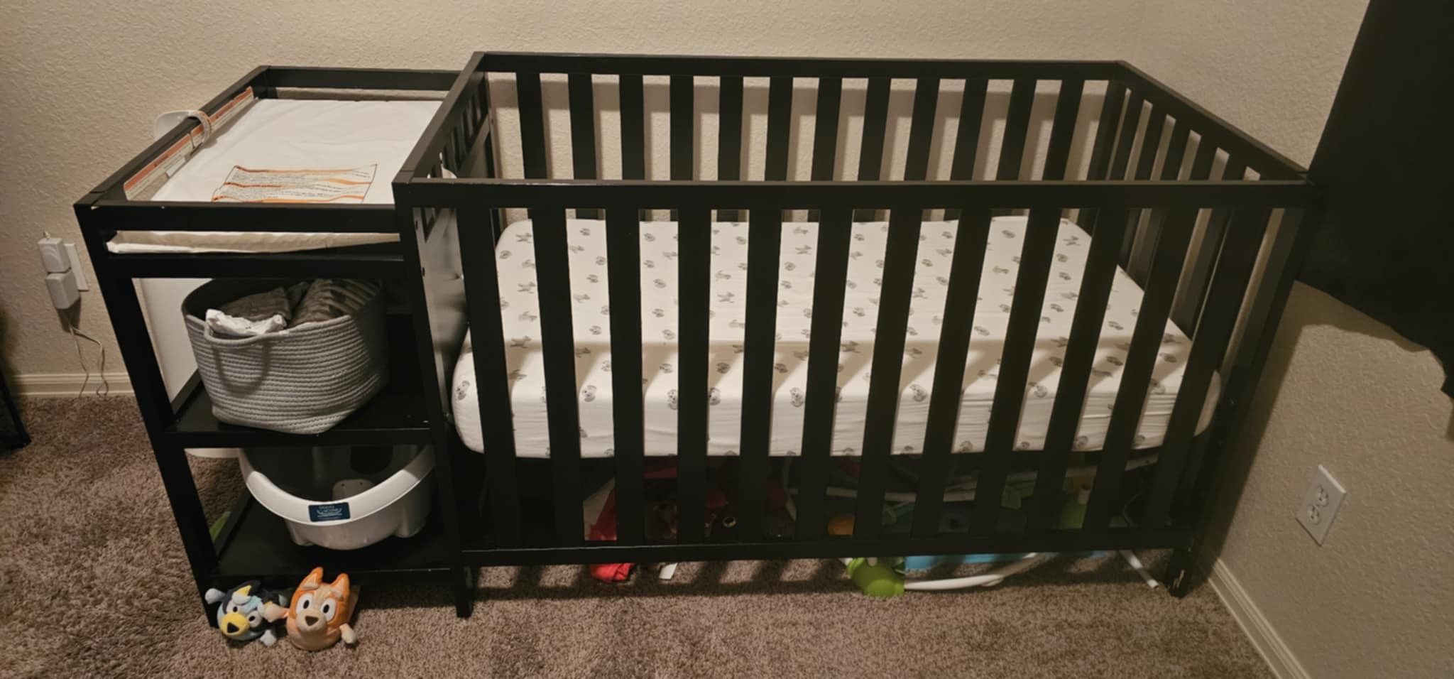 Storkcraft Crib+Changing Table