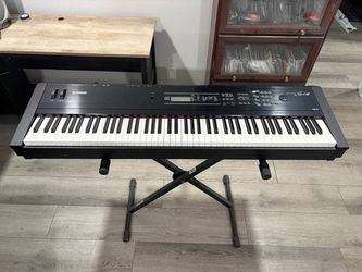Yamaha S08 88 key keyboard weighted synthesizer and stage piano