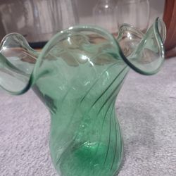 Anchor Hocking Green Glass Ruffled Top Vase 