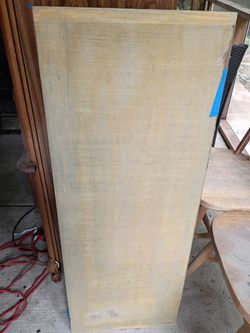Expanding round dining room table