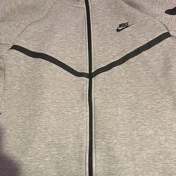Nike Tech Size Large Grey