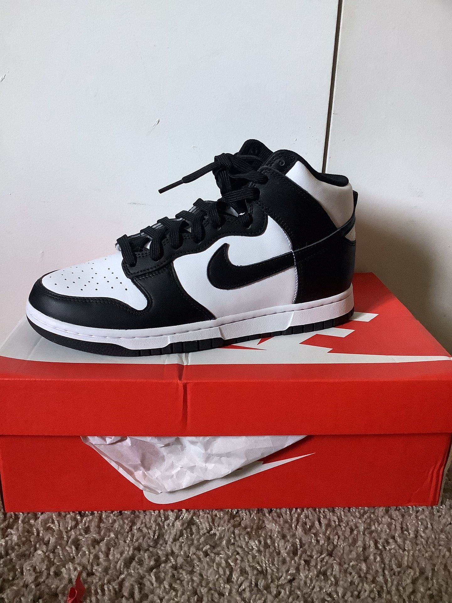 NIKE DUNKS HI RETRO ( PANDAS)/ Blk/Wht 9.5 Womens/8 Mens
