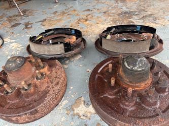 Trailer 7k brake hubs with brakes backing plate