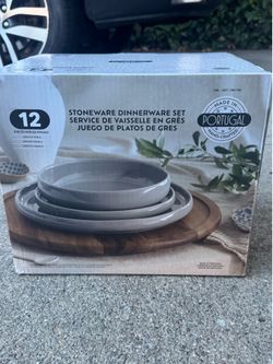 Stoneware 12-Piece Dinnerware Set – Made in Portugal – Gray
