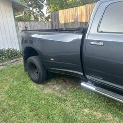 2016 Ram 3500 Dually Bed