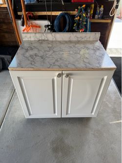 Laundry cabinet