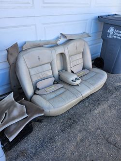 2000 Lincoln town car back seats and other parts
