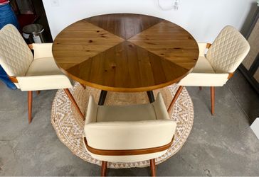 Selling round dining table