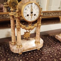 French Mantle Clock With 2 Urns