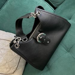 Women’s black guess purse