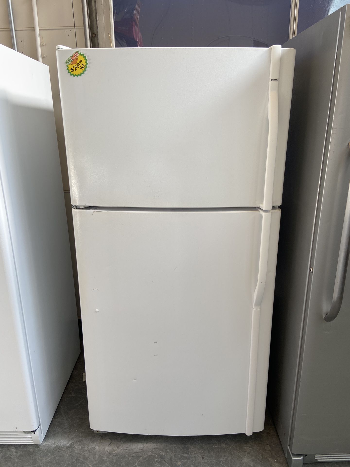 KENMORE WHITE TOP AND BOTTOM REFRIGERATOR
