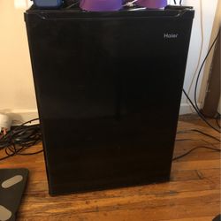 Mini Fridge With Freezer 