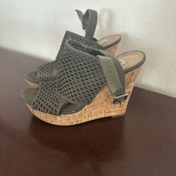 Steve Madden Sandals Green  Size 8, In Great Condition,  $10, No Holds