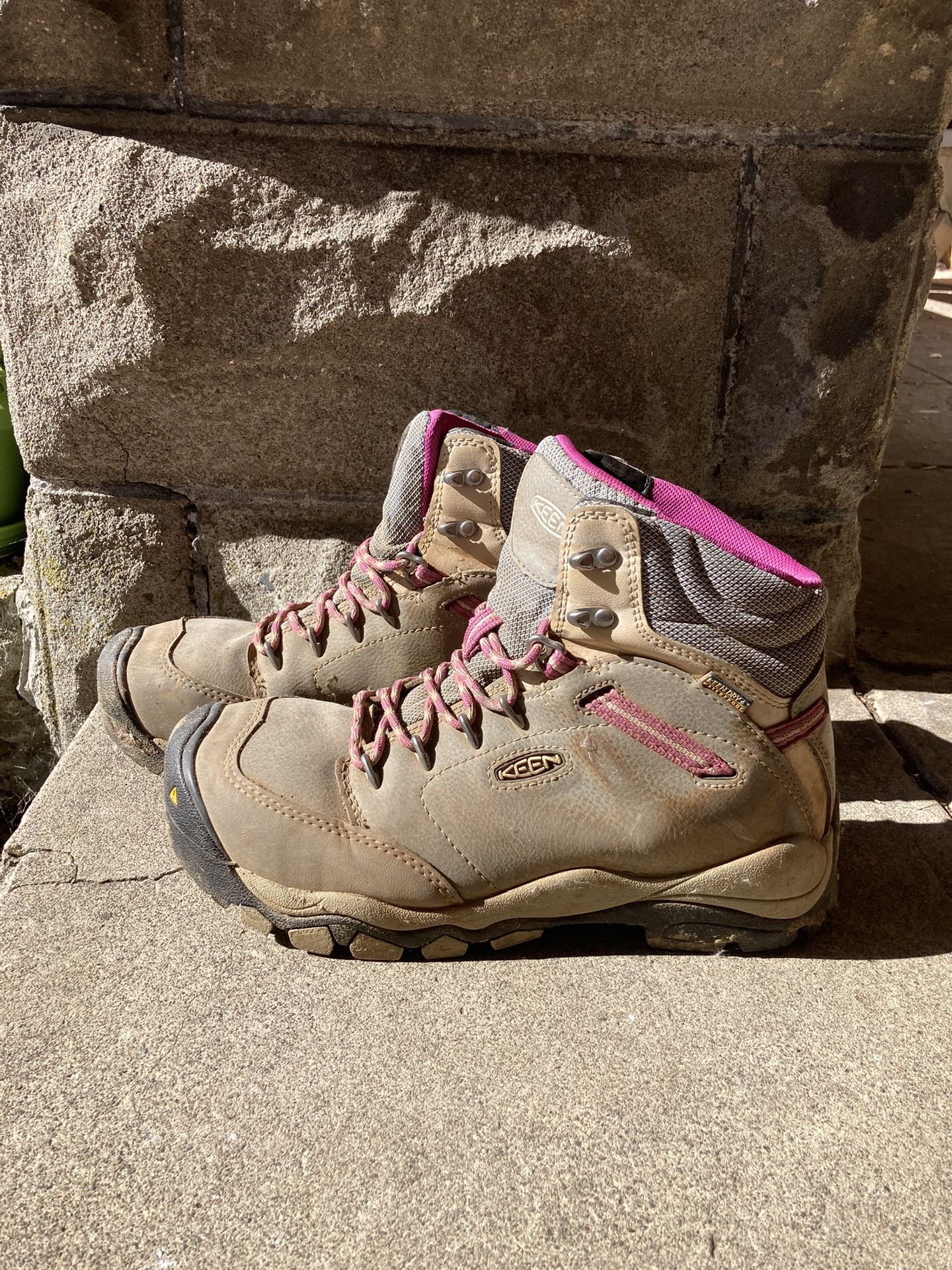 Keen Steel Toe Women’s Waterproof Size 9.5