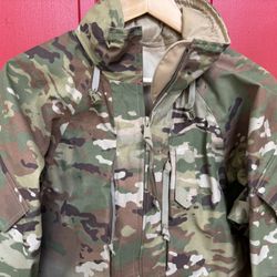 Military Surplus Multicam GoreTex Cold Wet Weather Parka, Like New