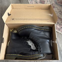 Black dr.martens