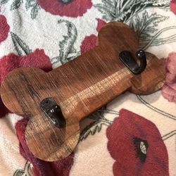 Solid wood leash holder