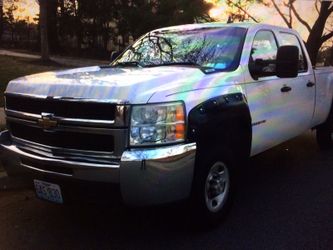 2009 Chevrolet Silverado 4 x 4 HD 2500 four-door Quad cab pick up