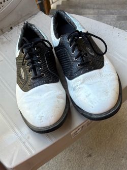 Golf shoes