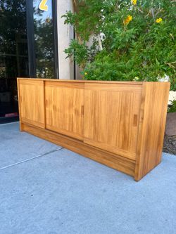 ✨ Vintage Danish Teak Credenza – Clausen & Søn Silkeborg ✨ ($10 delivery )