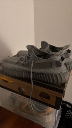 Yeezy grey excellent used condition size 12 1/2