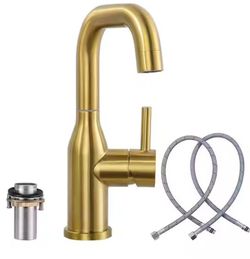 Versatile Faucet Single Hole Single-Handle With Swivel Spout in Brushed Gold.