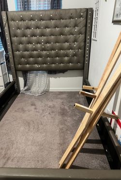Gray Tufted Upholstered Bed Frame with Headboard