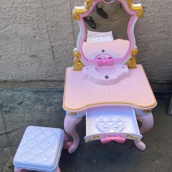 Kids Disney Vanity With Chair