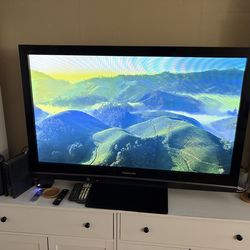 Panasonic Viera TH-50PX80U 50" 720p HD Plasma TV. Comes with remote.