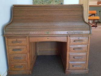 Beautiful old Roll Top Desk