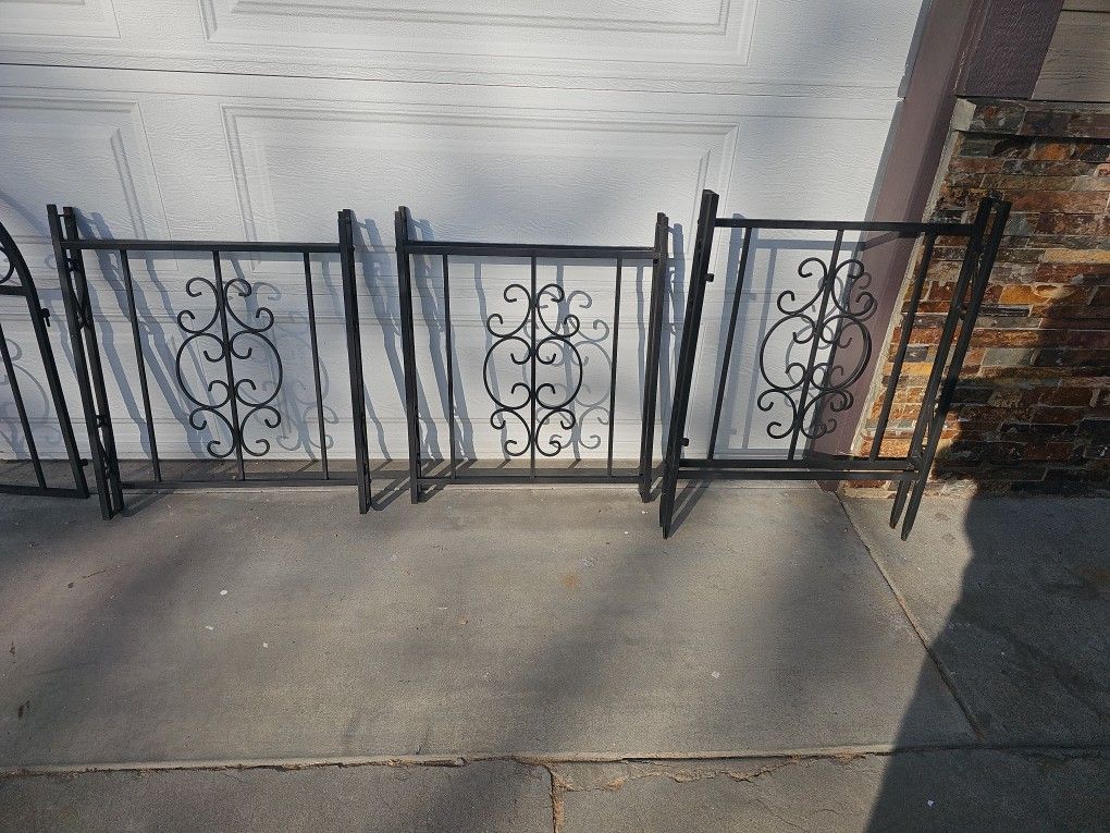 Metal Small Fence 6 Pieces Small Yard