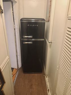 Galanz Refrigerator.