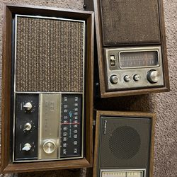 Antique Radios And Clocks