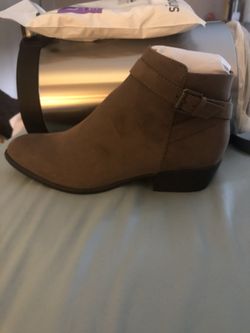 Boots size 10