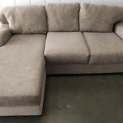 Sectional Couch Excellent Condition 