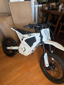 Strike 60v throne