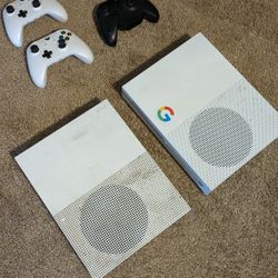 Broke Parts (3) Xbox One S, (4) Controllers 