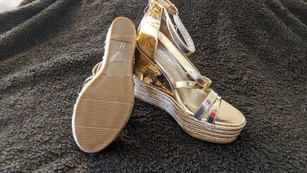 Shiny, gold, open toed platform heels with zip up back