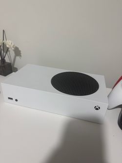 Xbox Series S with 2 controls