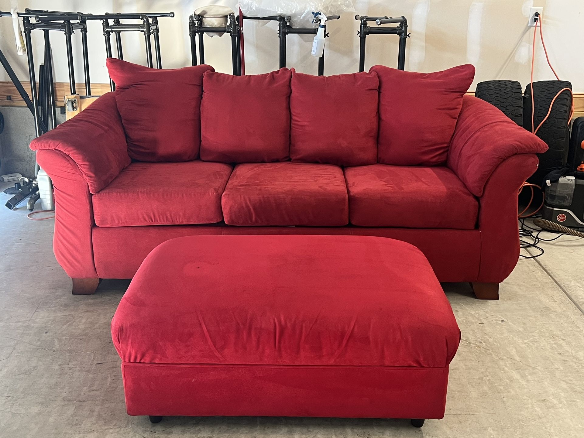 ⚪️ Red Couch and Ottoman