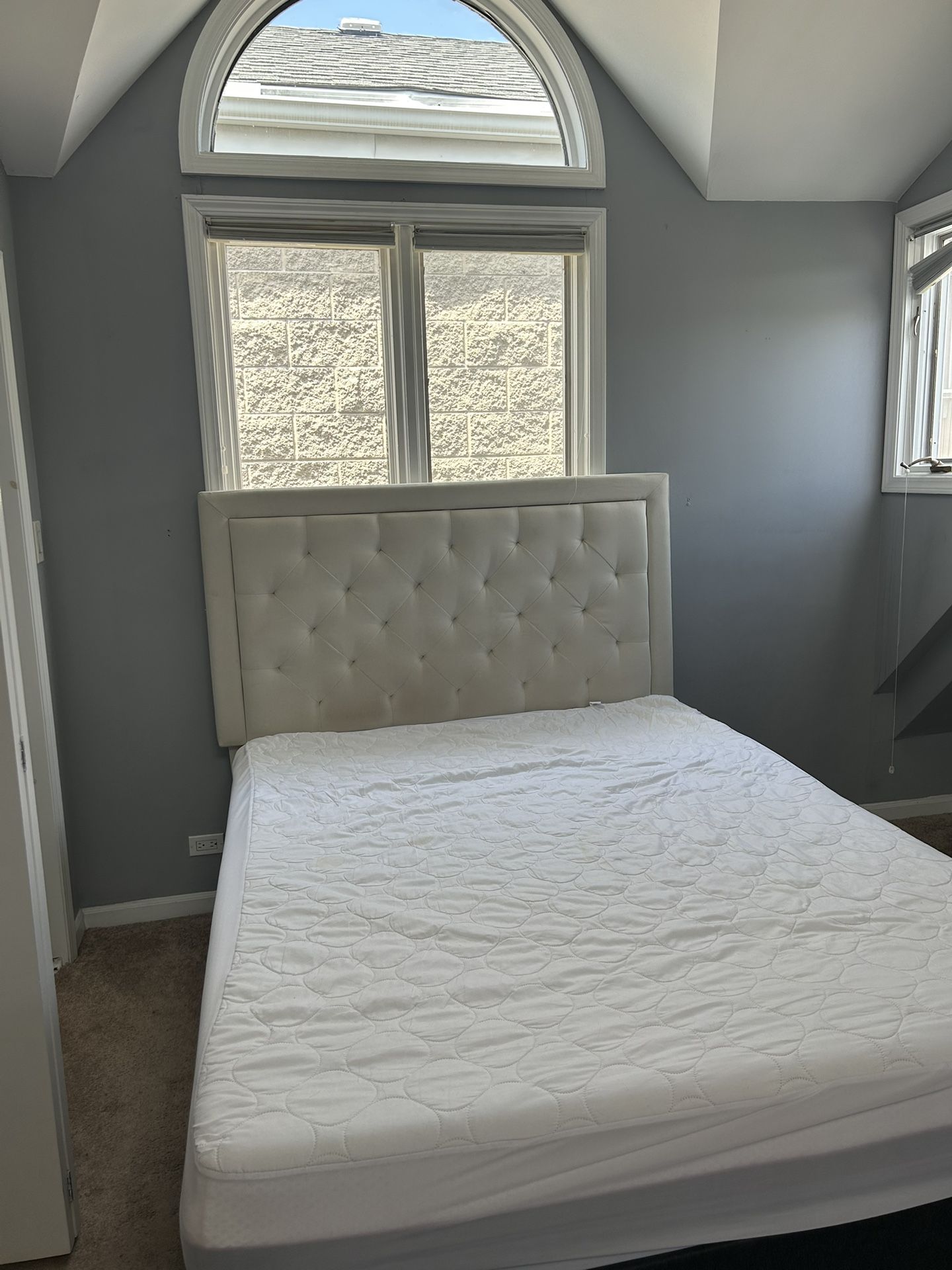 QUEEN BED SET (Mattress, Sping Box, Bed frame, Headboard, the whole set up!)