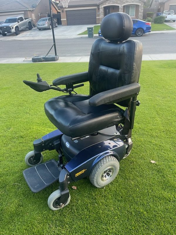 Electric Scooter / Electric Wheelchair for Sale in Bakersfield, CA