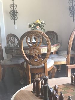 Dining Table w 6 chairs
