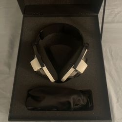 Sennheiser HD800 Open-Back Audiophile Headphones