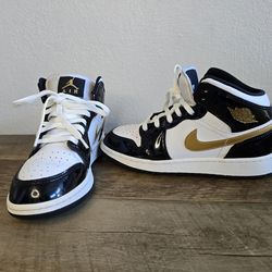 Kids Air Jordan Retro 1 Mid SE Casual Shoes