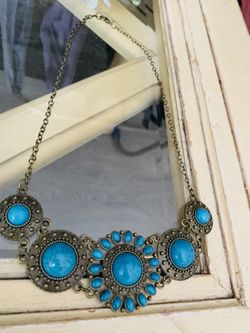BLUE STATEMENT NECKLACE $10