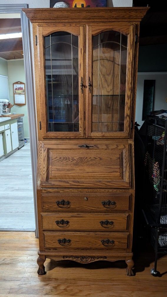 Secretary Cabinet/Hutch