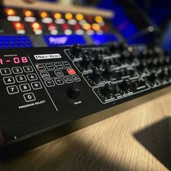 Behringer PRO 800 Analog Synthesizer
