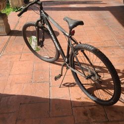 mongoose 29 inch mountain bike (brand new only used 1x)